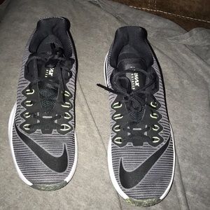 Nike air max size 10. I broke my ankle.